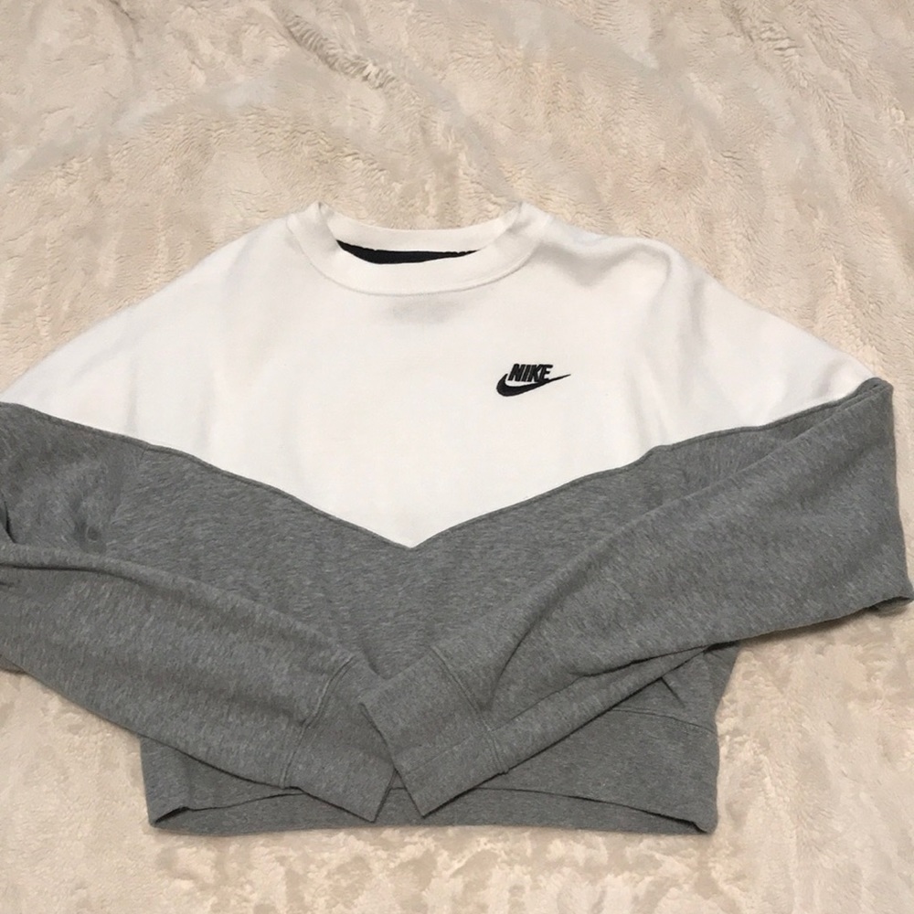 Women’s Nike cropped crewneck